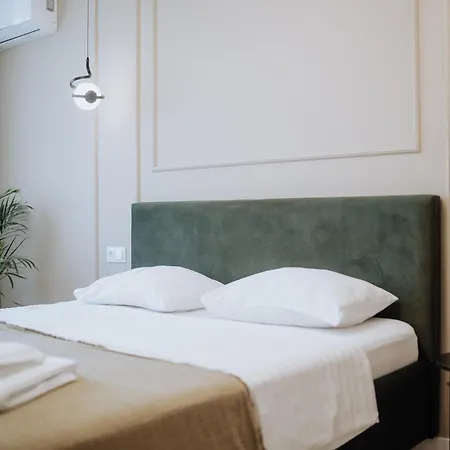 2br In Walk To Piata Centrala