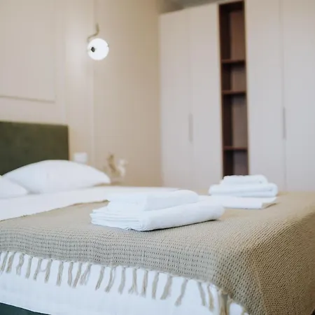2br In Walk To Piata Centrala * Chişinǎu