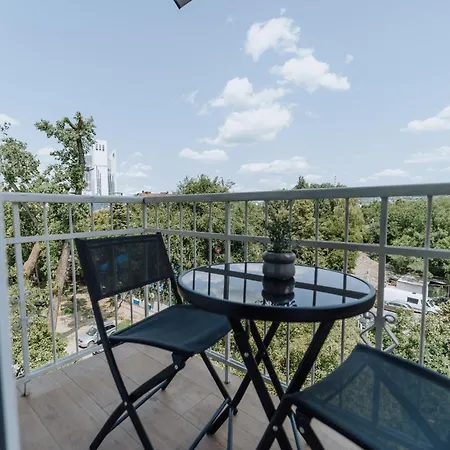 2br In Walk To Piata Centrala