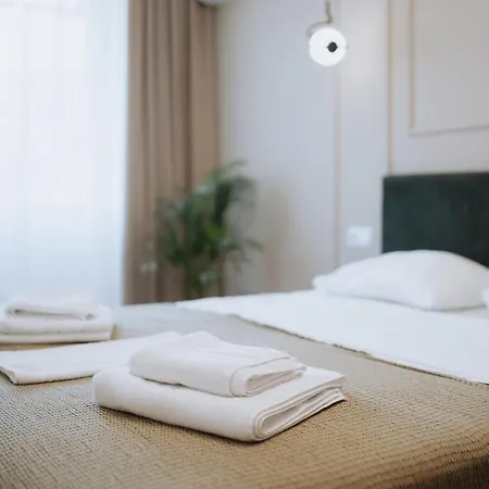 2br In Walk To Piata Centrala Chişinǎu