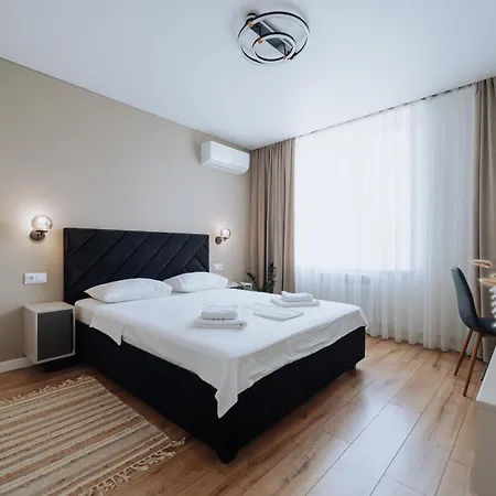 2br In Walk To Piata Centrala Chişinǎu