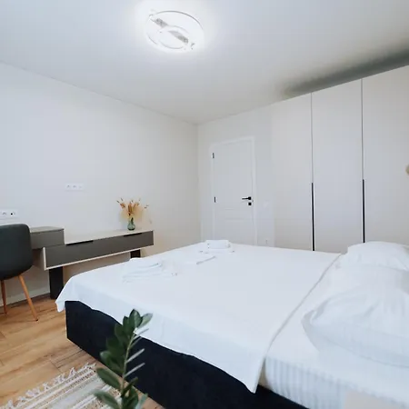 2br In Walk To Piata Centrala Appartement Chişinǎu