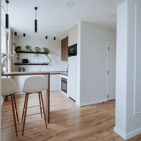 2br In Walk To Piata Centrala * Chişinǎu