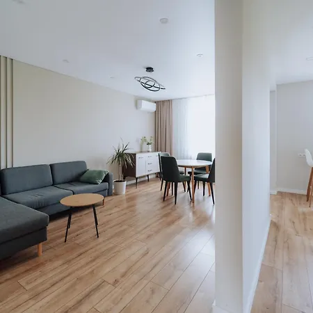 2br In Walk To Piata Centrala