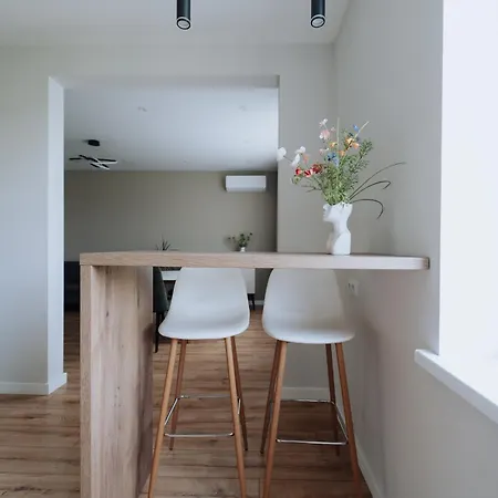 Appartement 2br In Walk To Piata Centrala Chişinǎu