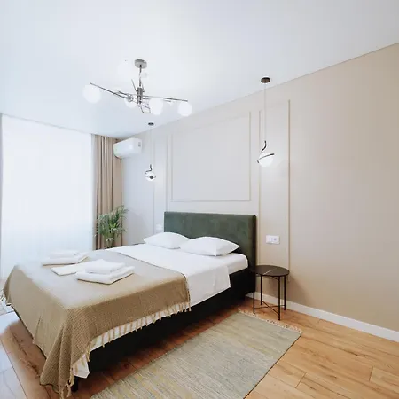 2br In Walk To Piata Centrala * Chişinǎu