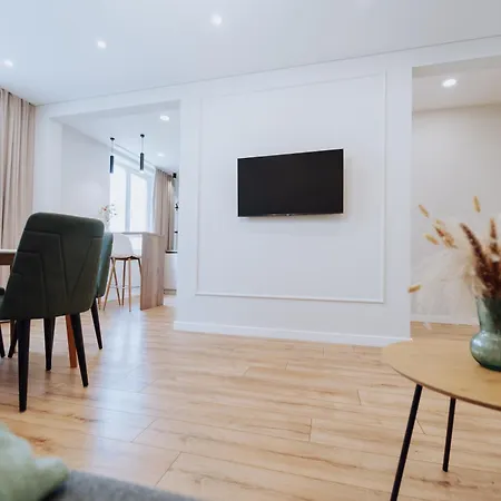 2br In Walk To Piata Centrala Appartement