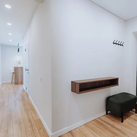 2br In Walk To Piata Centrala Appartement Chişinǎu