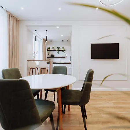 Appartement 2br In Walk To Piata Centrala Chişinǎu