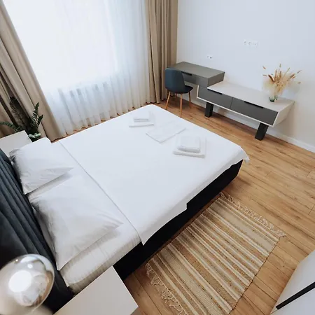 2br In Walk To Piata Centrala Chişinǎu