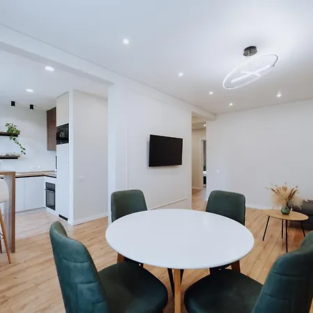 2br In Walk To Piata Centrala Appartement